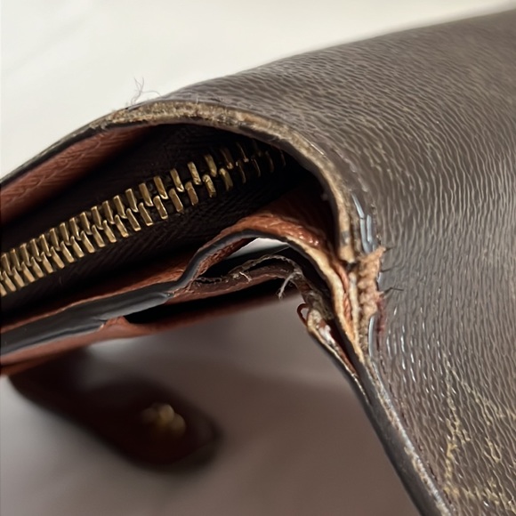 Louis Vuitton Monogram Compact Zippy Wallet - Picture 13 of 16